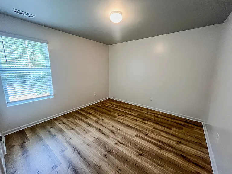 110 Teagarden Ct — Photo 14