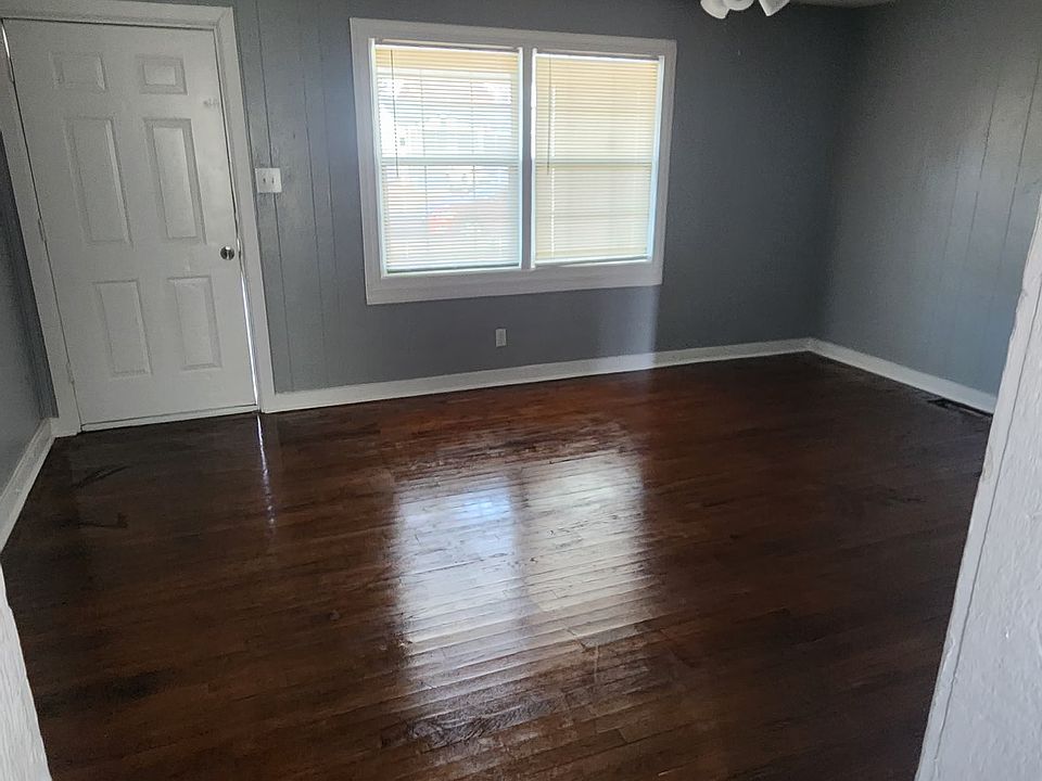 1st image of 3904 Gaston Dr