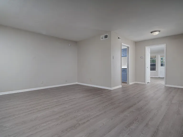 The Oaks Apartments At Medical Center — Photo 26