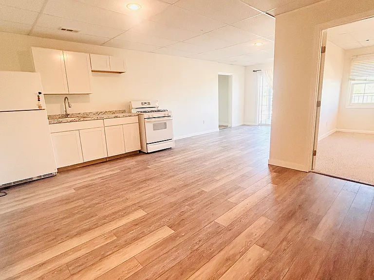 124 Donna Ave — Photo 1