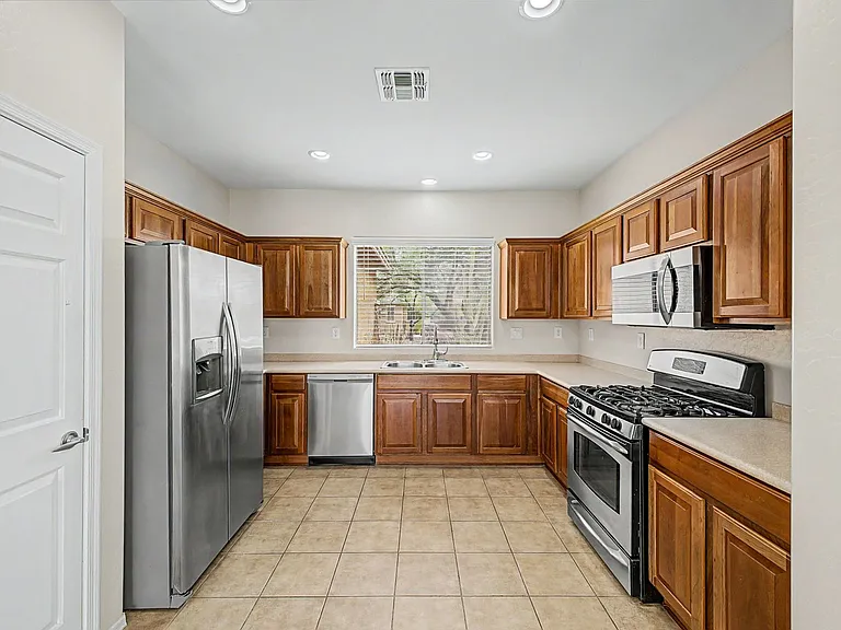 1676 W Morse Dr — Photo 14