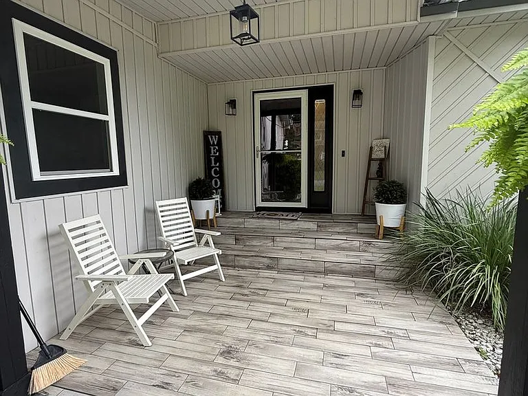 108 Oak St — Photo 3