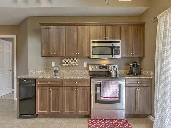 5th image of 2310 Valley View Dr