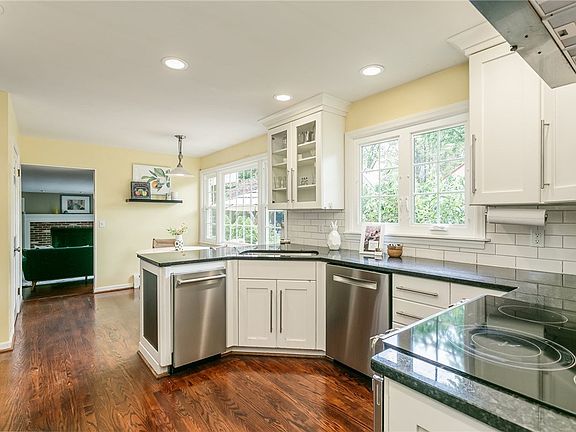2nd image of 2095 Highland Ave