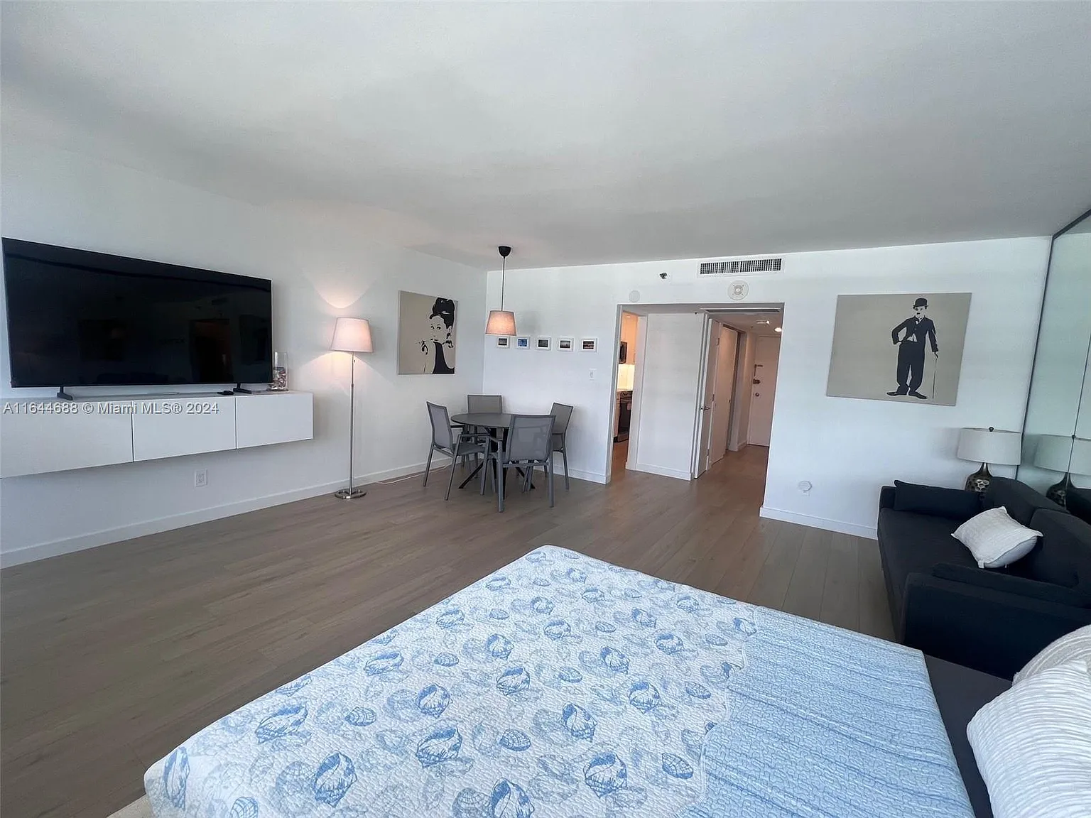 The Decoplage Condo — Photo 4