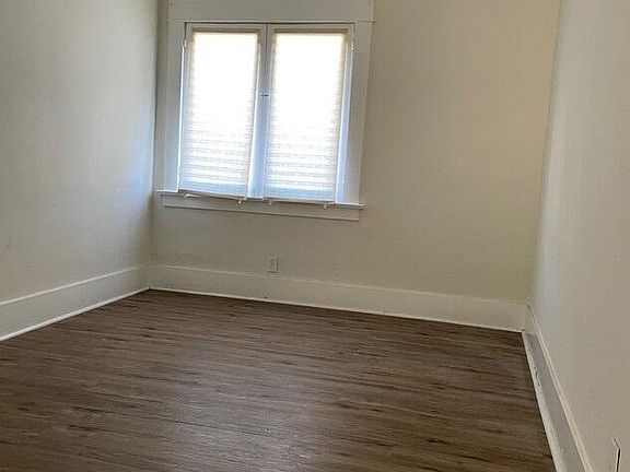 3rd image of 119 W 109th Pl