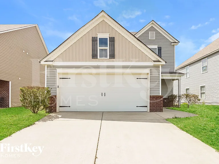 4778 Woodford Cir — Photo 1