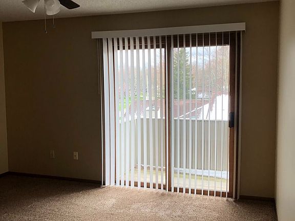5th image of 181 Maplewood Dr APT 4