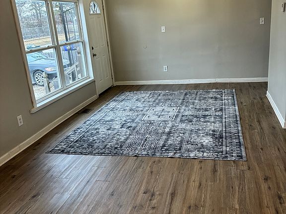 3rd image of 2066 Parkwood Ave
