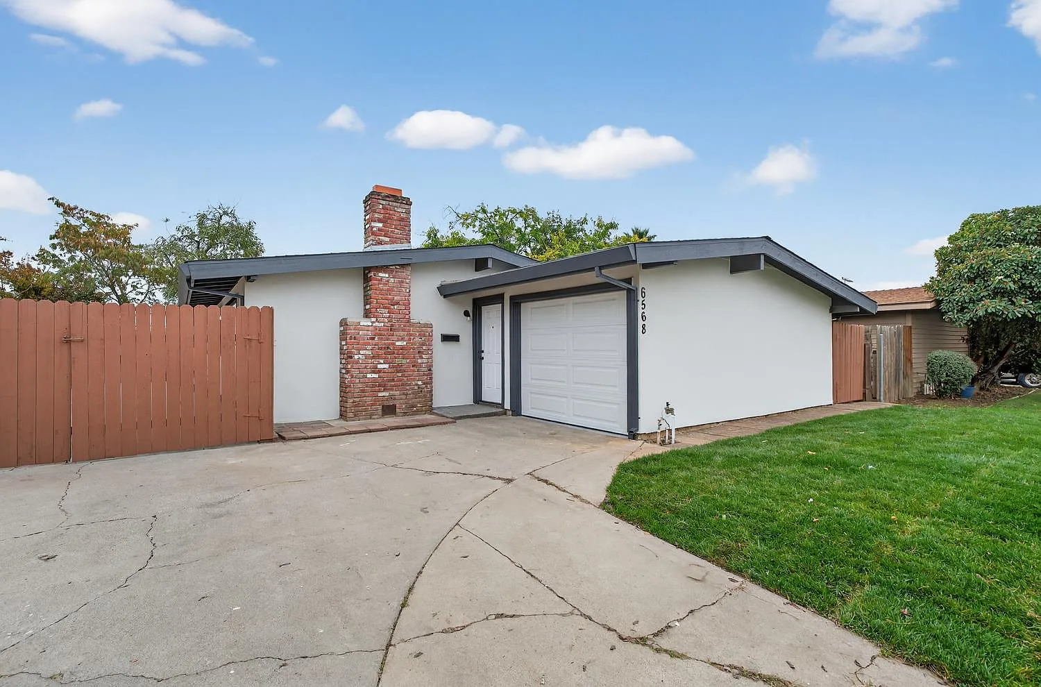 6568 Juneau Way photo 1