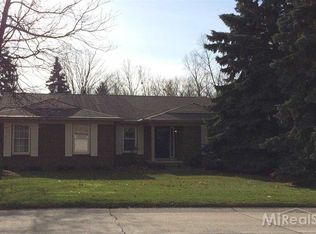 3403 Palm Aire Dr, Rochester Hills, MI 48309