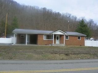 1938 Raccoon Rd, Raccoon, KY 41557