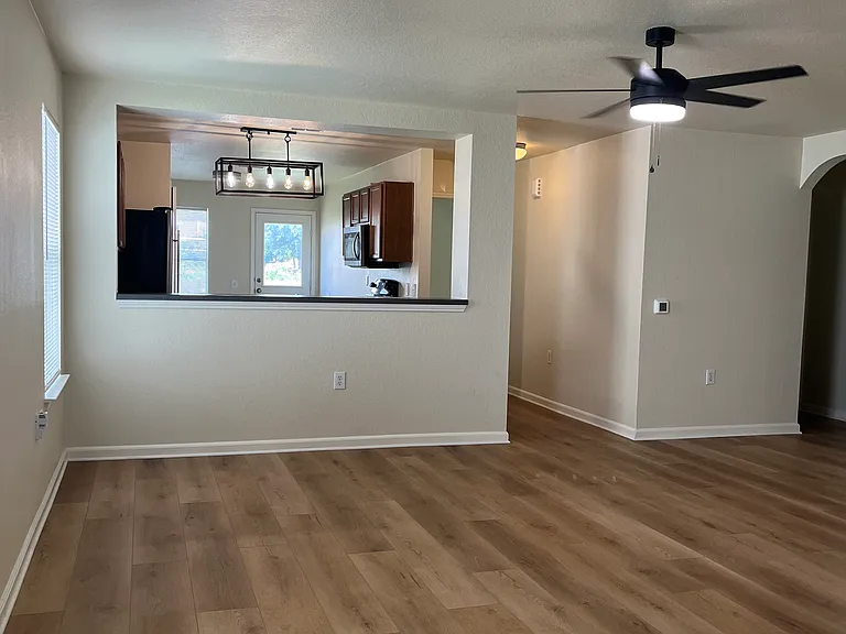 1429 Coriander Dr — Photo 3