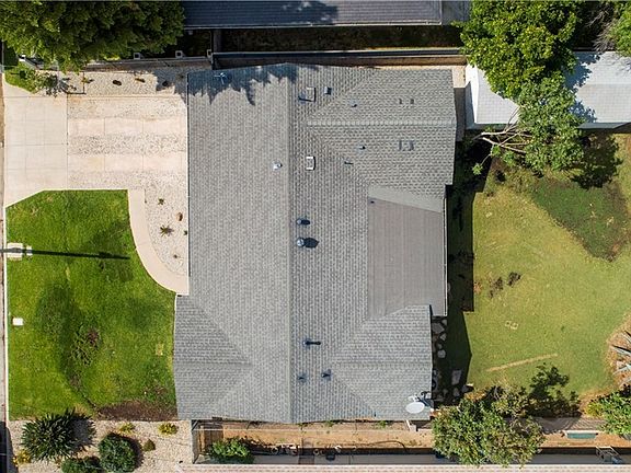 4th image of 7451 Zelzah Ave