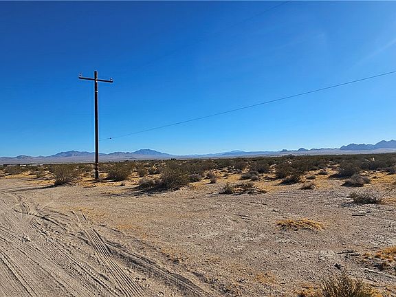2nd image of 802 Lincoln Rd
