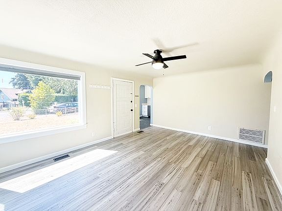5th image of 821 S Summit Ave