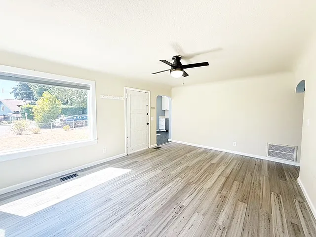 821 S Summit Ave — Photo 5