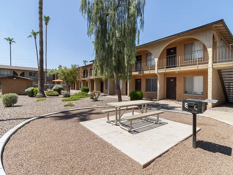 Courtyard at Encanto Apartments — Photo 9