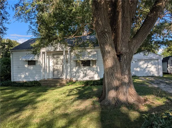 120 8th St, Illiopolis, IL 62539