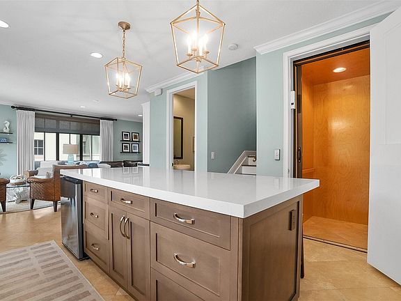 5th image of 72 NW Chaucer Lane