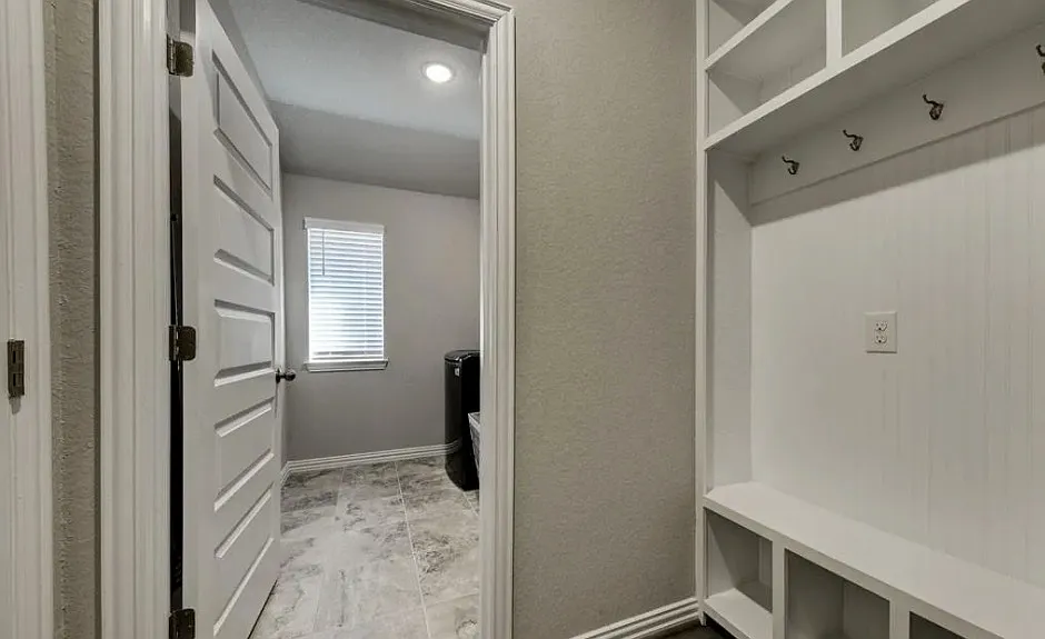 1215 Loma Rnch — Photo 2