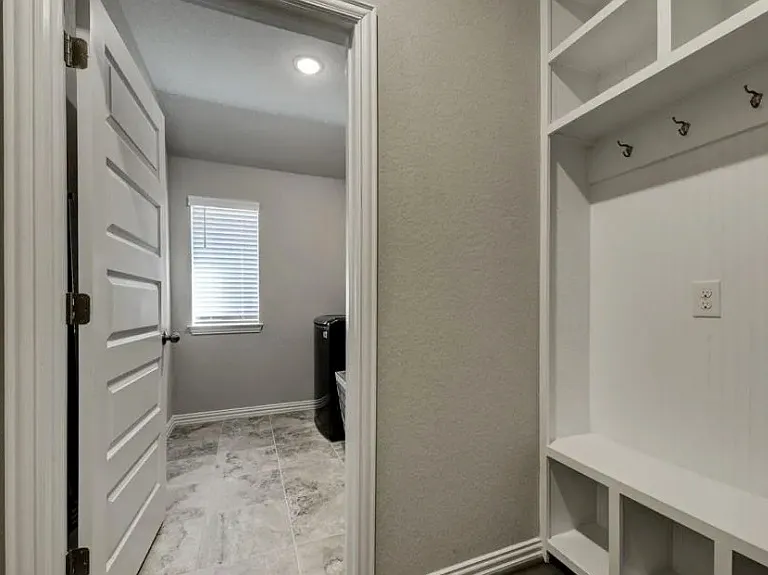 1215 Loma Rnch — Photo 2