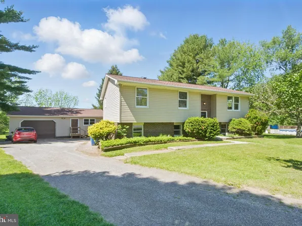 4202 Wolf Ct, Hampstead, MD 21074