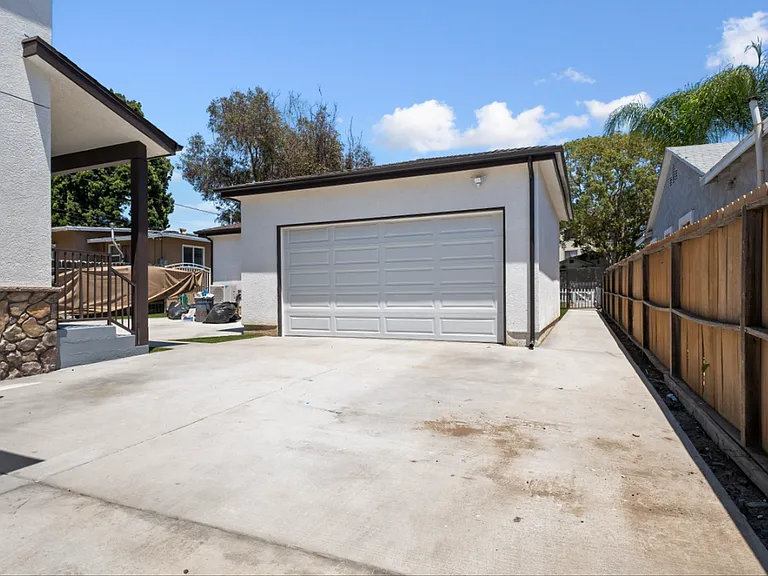 7913 Milton Ave — Photo 17