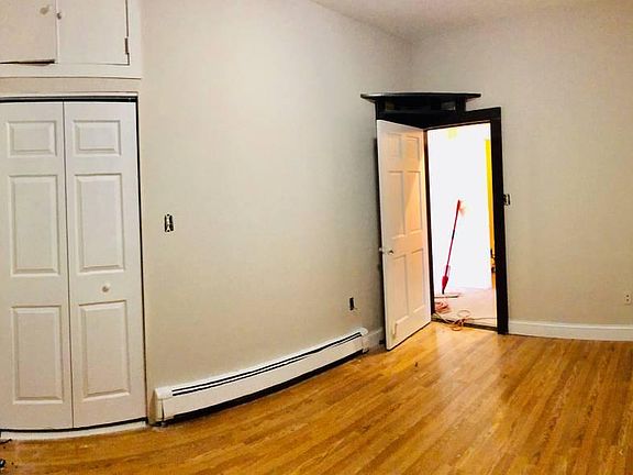 Large bedroom 2 w/ closet view