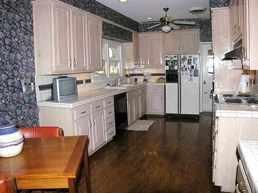 4th image of 621 CANTERBURY HILL