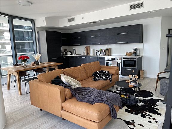 3rd image of 45 SW 9th St APT 1206