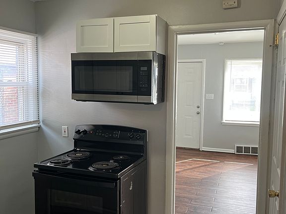 5th image of 628 N Oxford St