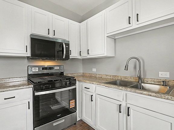 3rd image of 1323 Park Ave