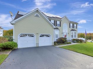 14 Spruce Meadows Dr, Monroe Township, NJ 08831