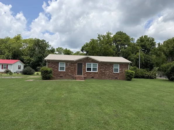 1365 Meadowbrook Dr, Pulaski, TN 38478