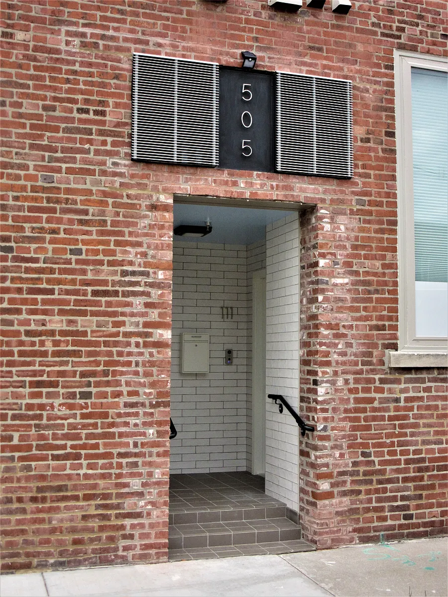 Building Photo - 111-505 N Hickory St