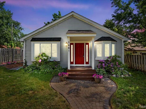 5681 Aylesbury Dr, Waterford, MI 48327