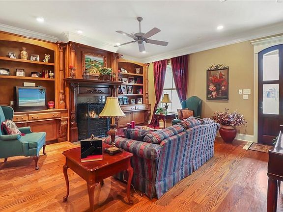 3rd image of 5920 Camellia Way