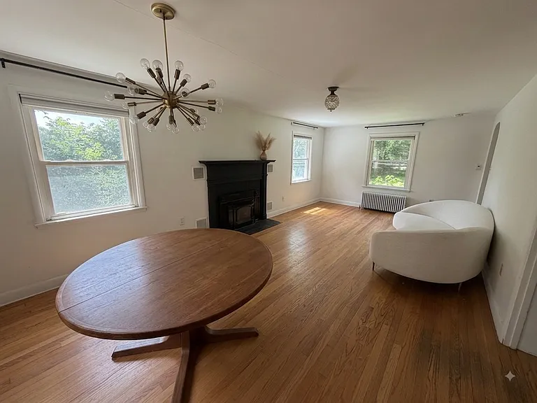 354 N Plain Rd — Photo 8