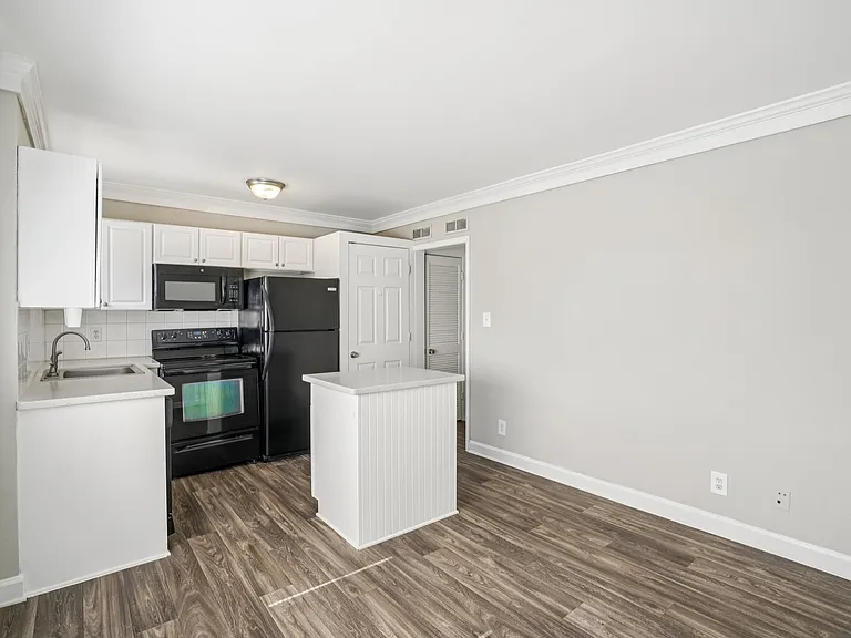 Buckhead Townhomes and Gardens — Photo 16