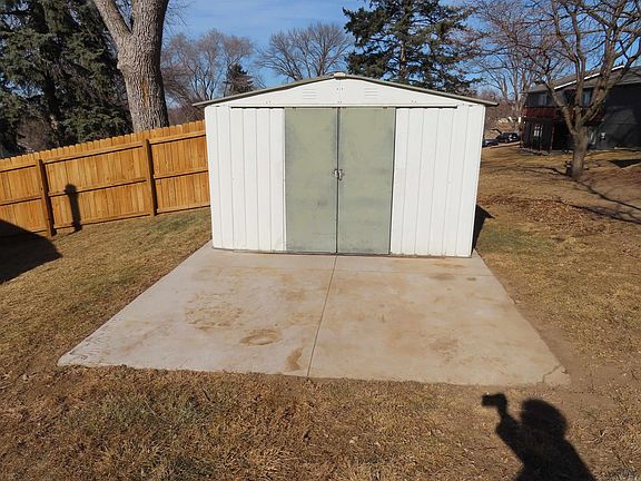 5th image of 821 Main St