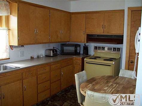 2nd image of 9369 Willow Dr
