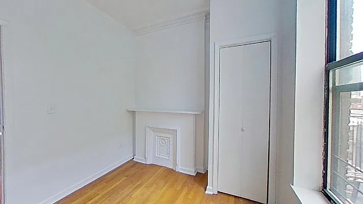 Rented by Bond New York | media 23