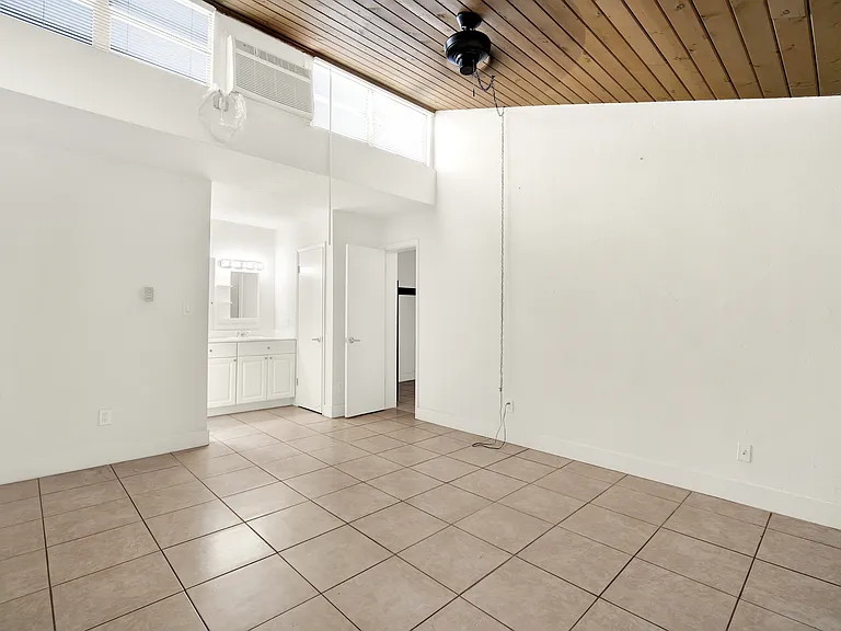 416 Santander Ave — Photo 20