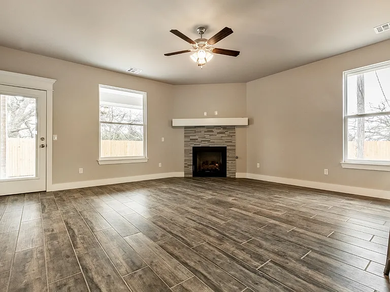 2541 Fallview Dr — Photo 3