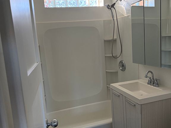 3rd image of 8046 Kilpatrick Ave APT 201