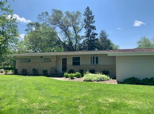 103 Rainbow Dr, Sleepy Hollow, IL 60118