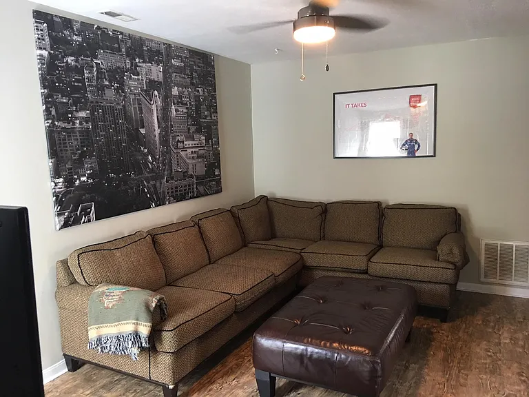 E Ohio St — Photo 2