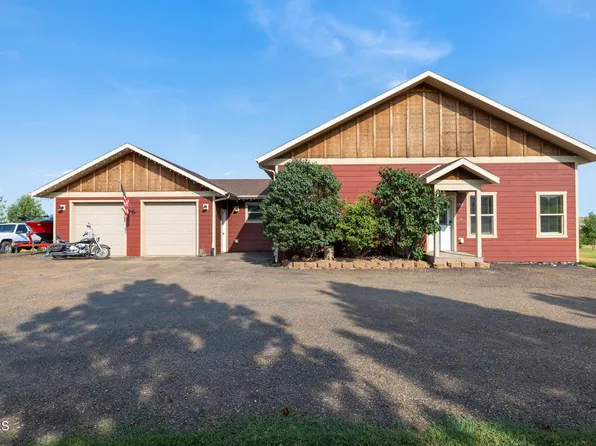1212 10th St SW, Watford City, ND 58854