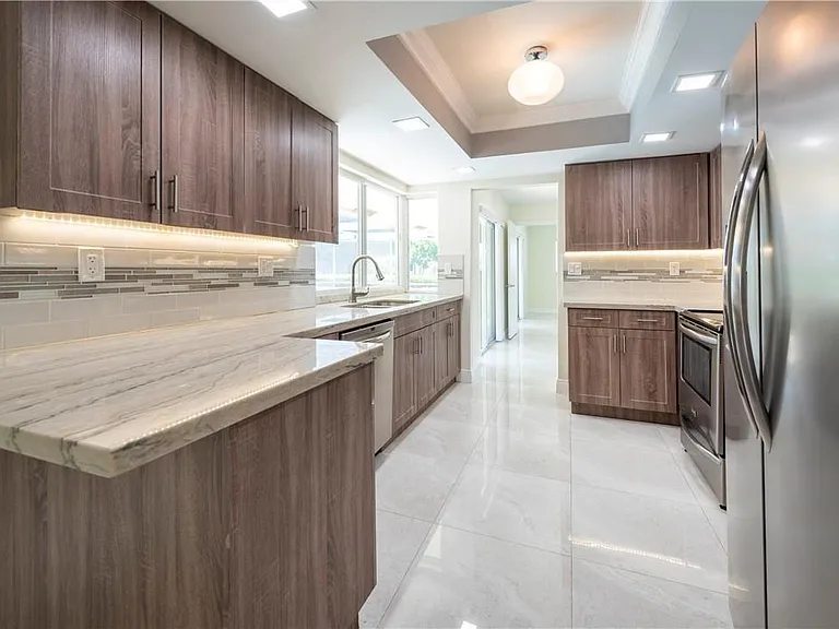 5200 NE 15th Ave — Photo 7